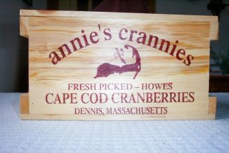 Annie's Crannies Medium Knotty Pine Gift Box
